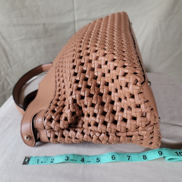 Guess purse - Picture 3 of 10